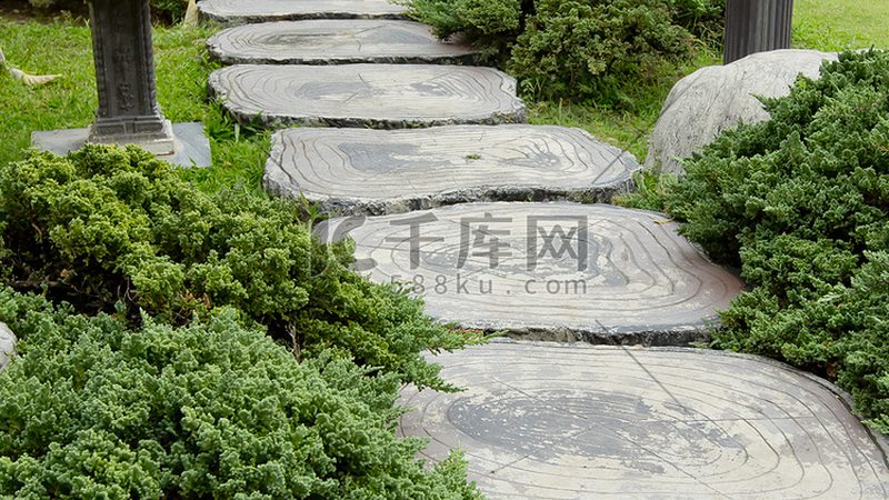 小区绿化灌木间距，如何科学规划？**